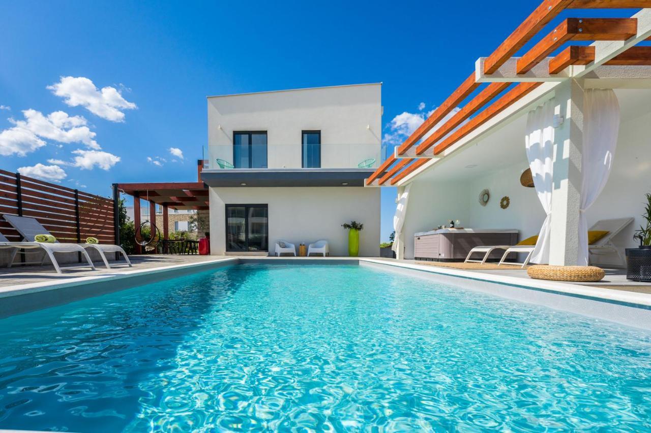 Villa Olea With Heated Pool And Jacuzzi Сукошан Екстер'єр фото