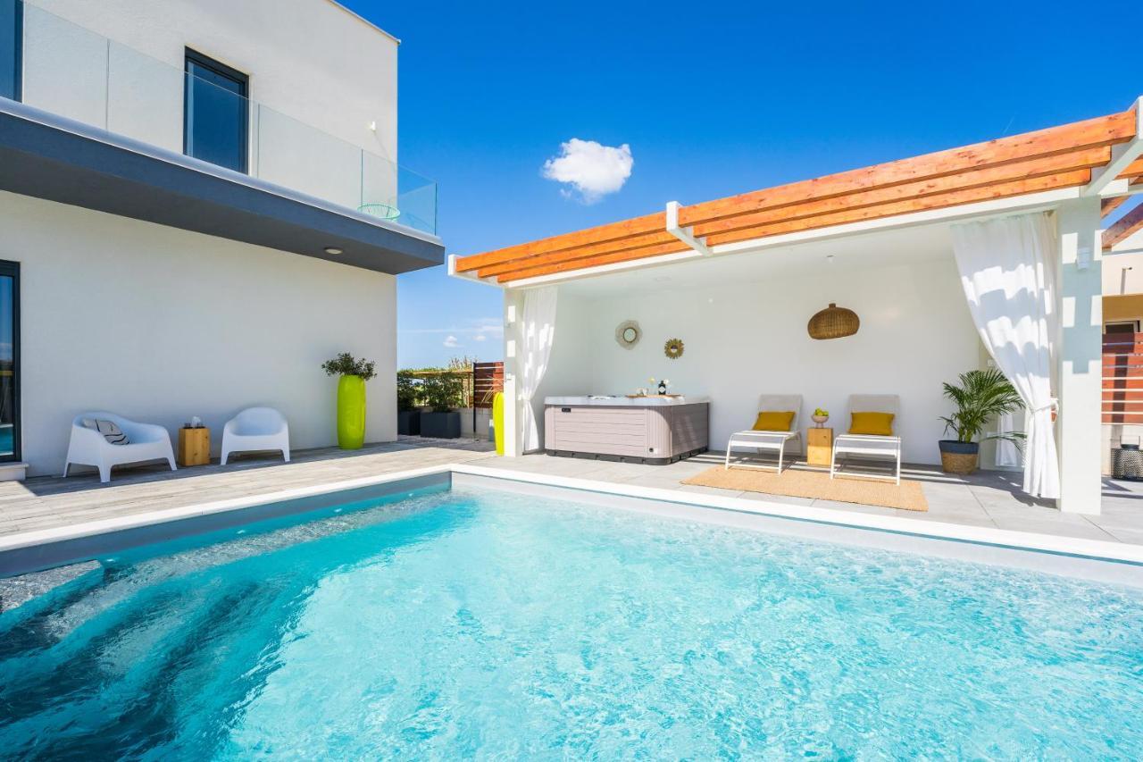 Villa Olea With Heated Pool And Jacuzzi Сукошан Екстер'єр фото